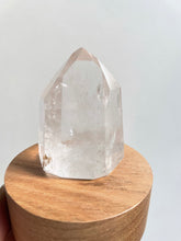 Load image into Gallery viewer, Clear Quartz medium generator (CQM4)