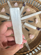 Load image into Gallery viewer, Selenite rod 10cm