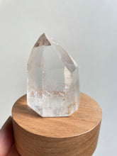 Load image into Gallery viewer, Clear Quartz medium generator (CQM4)