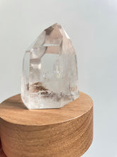 Load image into Gallery viewer, Clear Quartz medium generator (CQM4)
