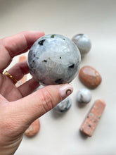 Load image into Gallery viewer, Moonstone sphere (MS5)