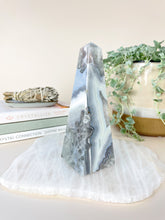 Load image into Gallery viewer, Druzy Agate Obelisk Tower Crystals Sydney Australia