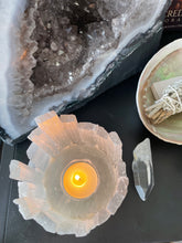 Load image into Gallery viewer, Selenite tea light holders