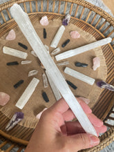 Load image into Gallery viewer, Selenite stick 20-22cm
